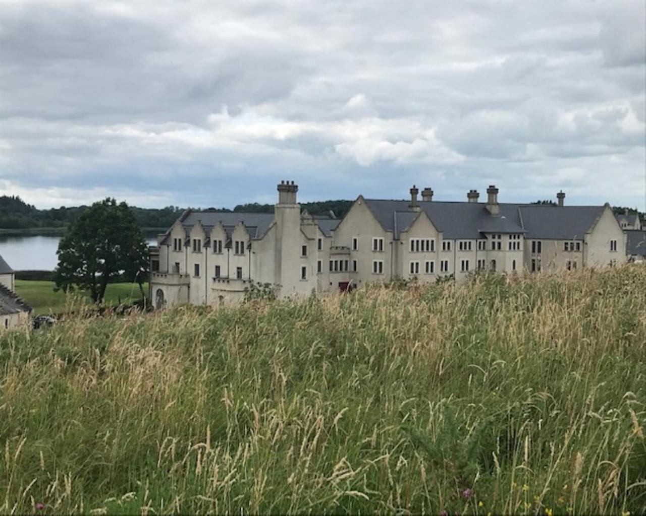 Gate Lodge At Lough Erne Golf Village Ballycassidy Exterior photo